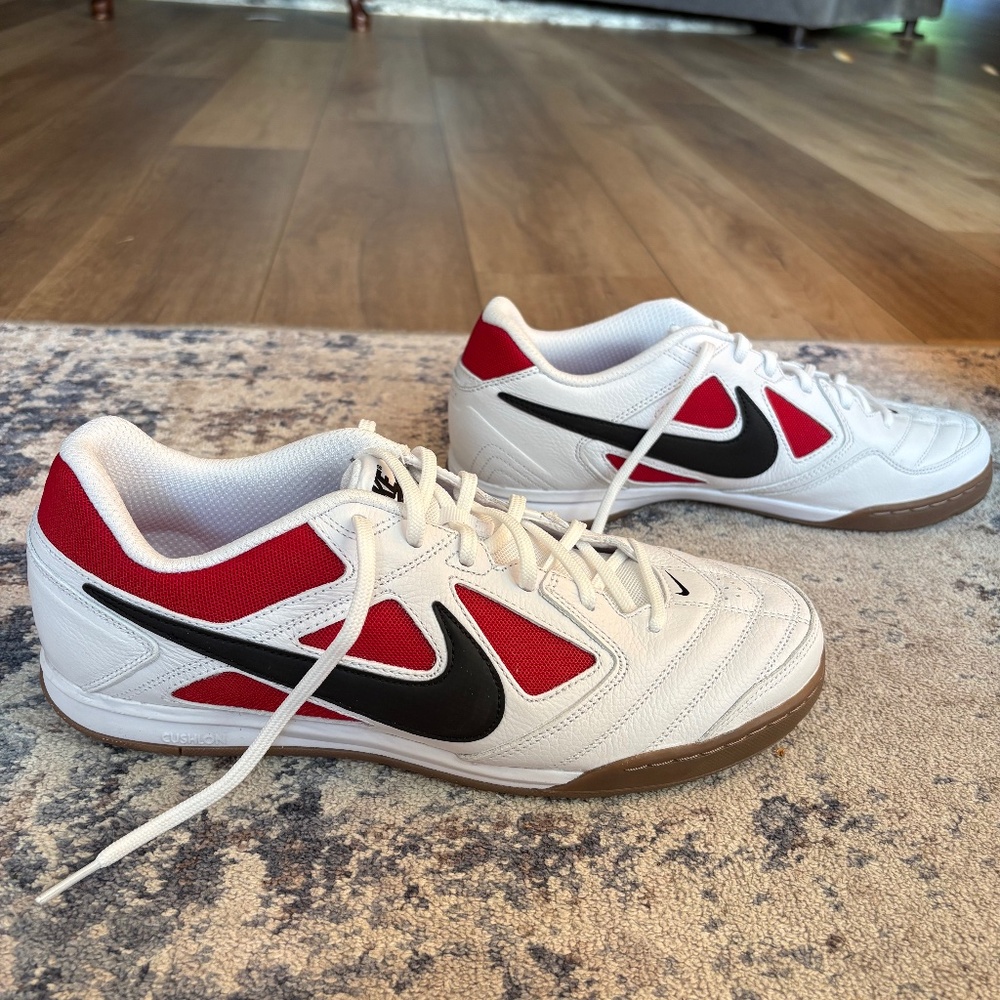 Nike Gato men’s size 12.5